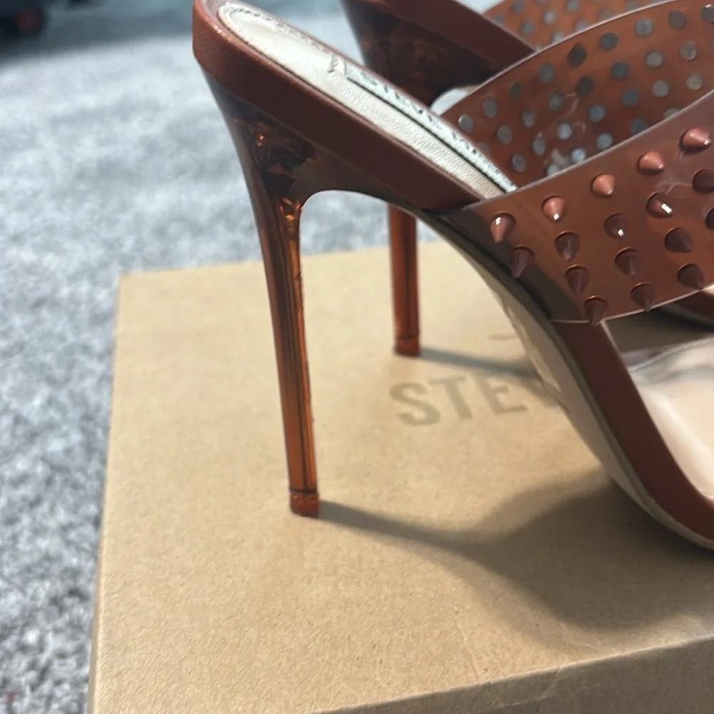 HOST PICK 🌟 GUC Steve Madden Luna Tan Studded Heels Size 6 - Picture 4 of 7